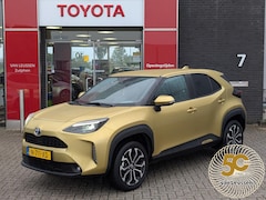Toyota Yaris Cross - 1.5 Hybrid First Edition NIEUW GELEVERD TREKHAAK 100% DEALER OH. METALLIC LAK