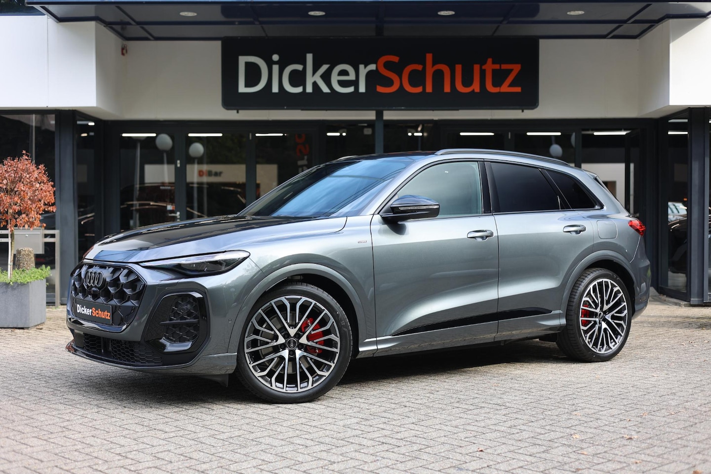 Audi Q5 - e-hybrid quattro Competition Tech Pro | Pano | Trekhaak | Passagiersscherm - AutoWereld.nl