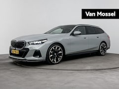 BMW 5-serie Touring - 520i 208PK | M-Sport | Bowers & Wilkins Audiosysteem | Wegklapbare Trekhaak | Elektrische
