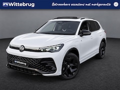 Volkswagen Tiguan - 1.5 eHybrid 204pk R-Line DSG Automaat Black Style / Panorama schuifdak / LM 19 inch / IQ L