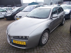 Alfa Romeo 159 Sportwagon - 1.9 JTS Distinctive ( APK KEURING BIJ AFLEVERING )