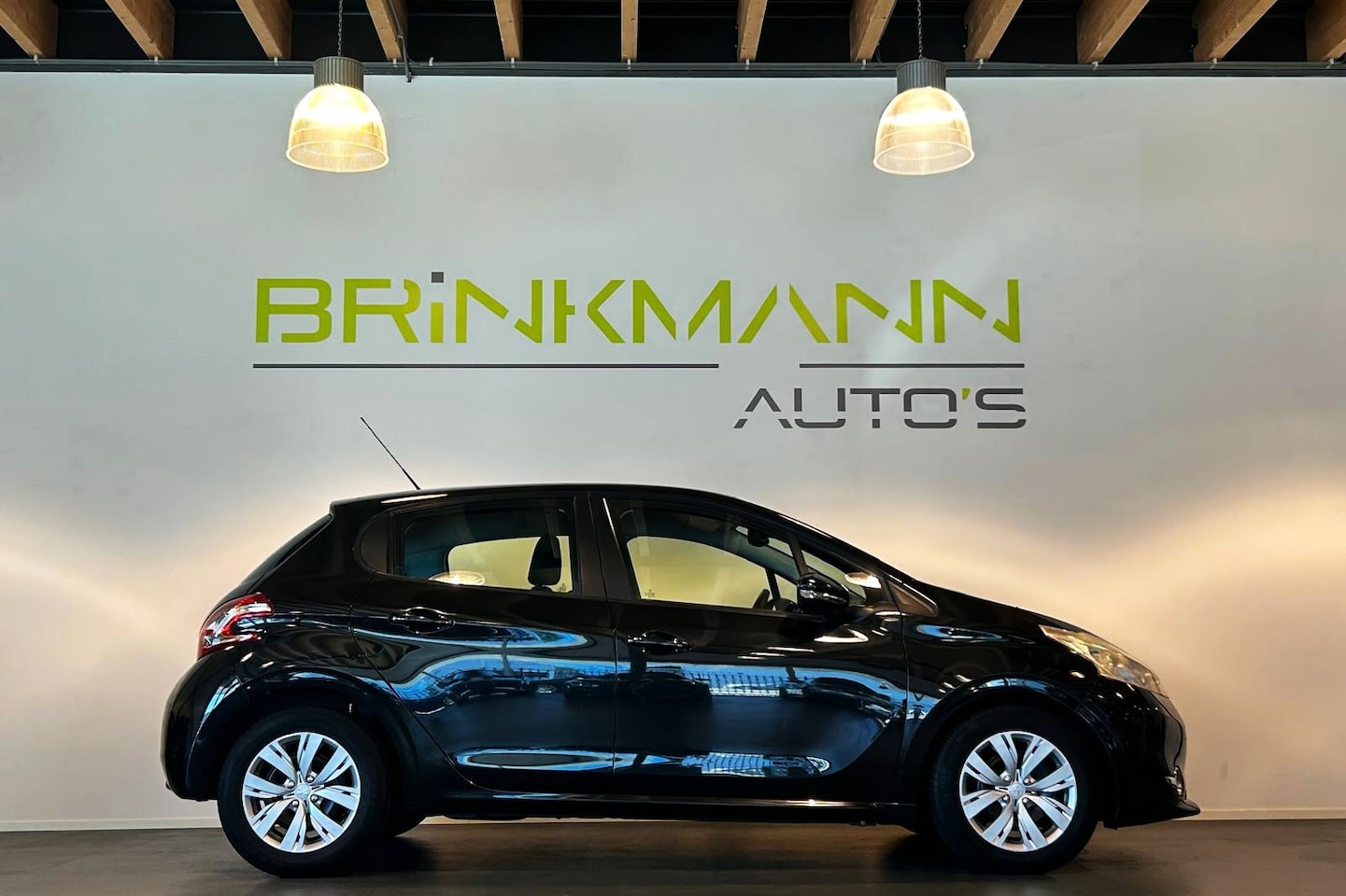 Peugeot 208 - 1.4 VTi Envy - 5drs - ECC - PDC - Nav. - APK tot 10-'27 - AutoWereld.nl