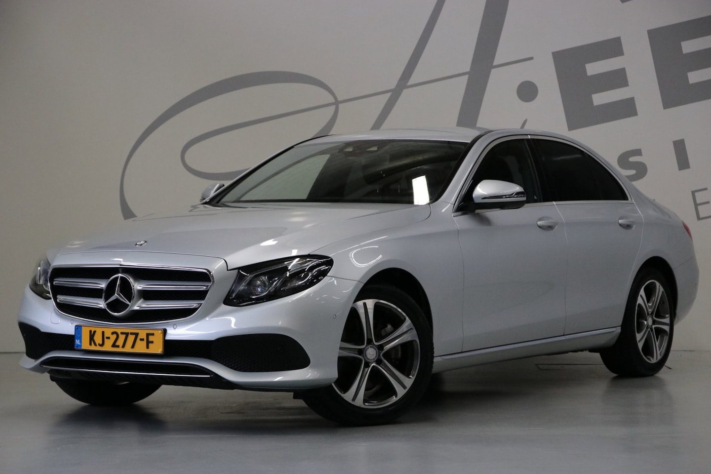 Mercedes-Benz E-klasse - 200 AVANTGARDE/ Apple Carplay/ Sfeerverlichting - AutoWereld.nl