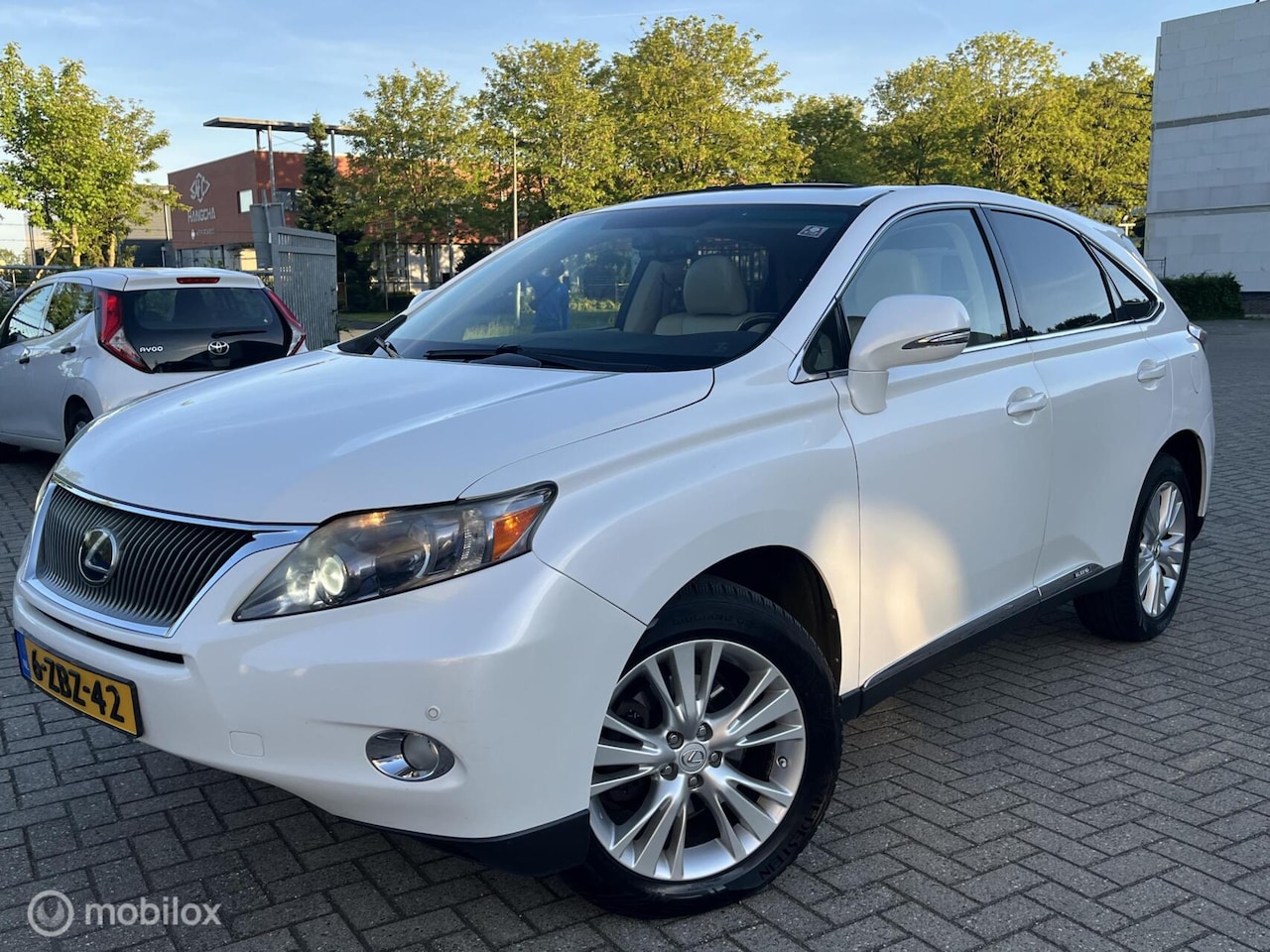 Lexus RX 450h - 4WD President LEDER, Pano,Navi, Camera! Fijne auto met 18" LMV met All Season banden, NAP - AutoWereld.nl