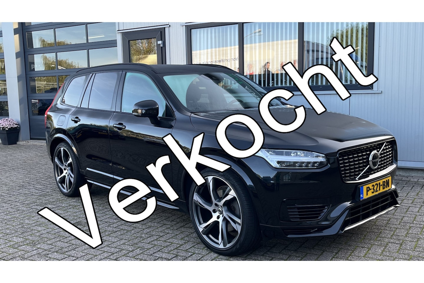 Volvo XC90 - T8 Recharge AWD R-Design | Luchtvering | Elektrisch glazen schuif-/kanteldak | Harman en K - AutoWereld.nl