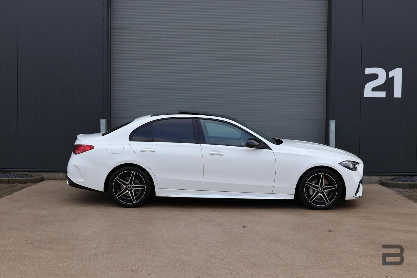 Mercedes-Benz C-klasse - 200 AMG Line / Panoramadak / Memory Stoelen / 360 Camera / Night Pakket / Burmester Surrou - AutoWereld.nl