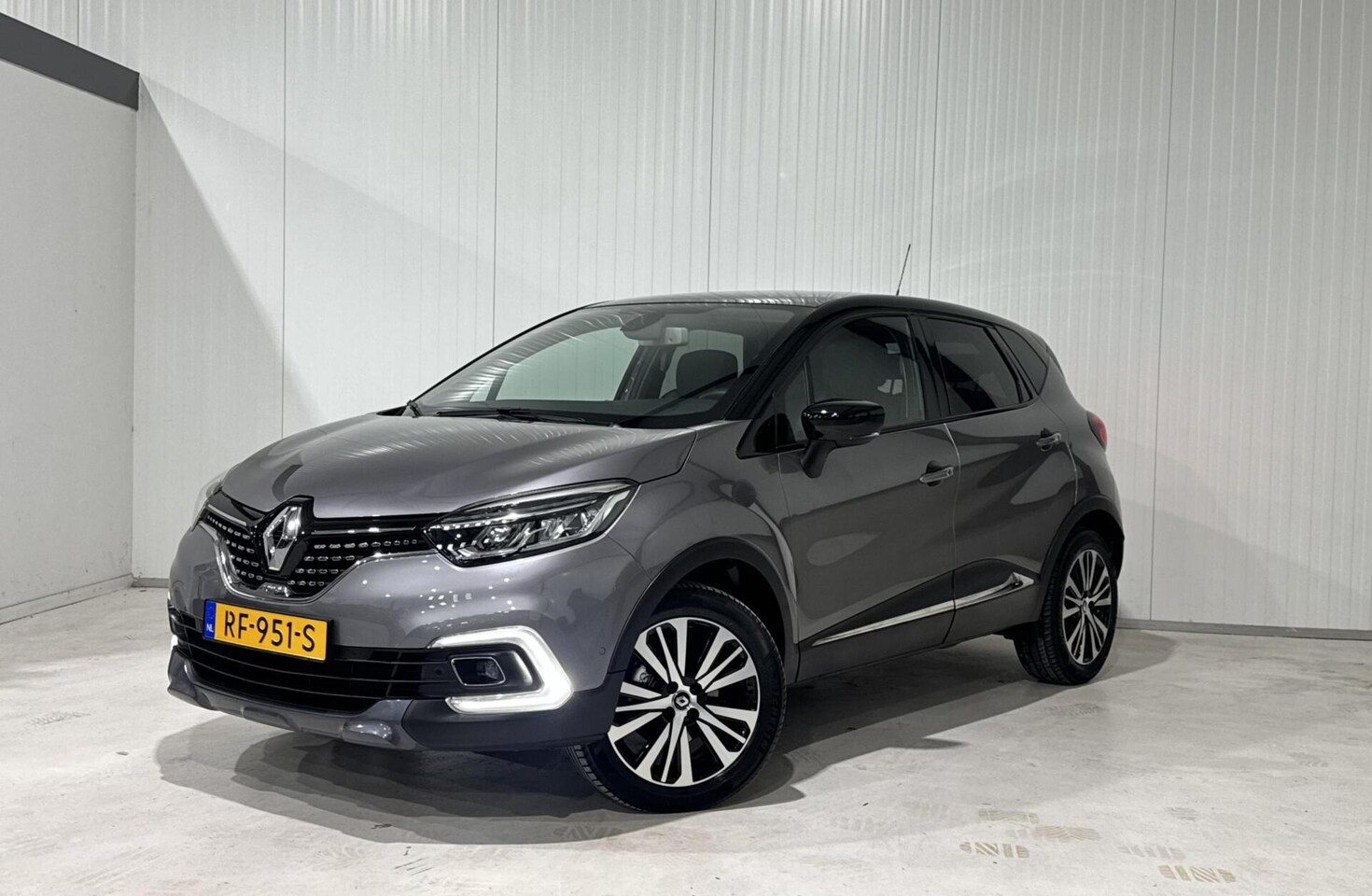 Renault Captur - 1.2 TCe Initiale Paris|KEYLESS|TREKHAAK|PANO - AutoWereld.nl