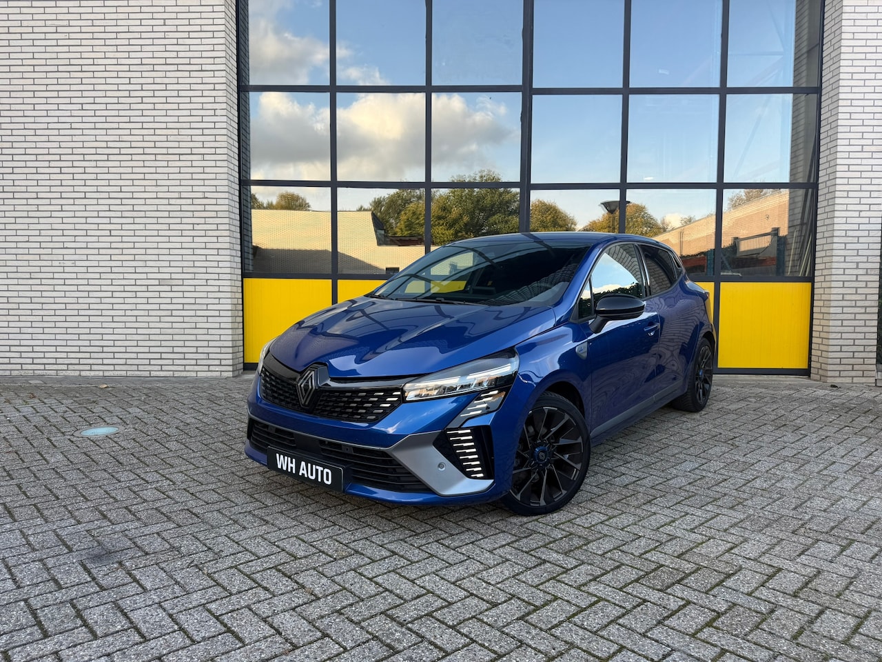 Renault Clio - 1.6 E-Tech Full Hybrid 145 esprit Alpine 1.6 E-Tech Full Hybrid 145 esprit Alpine, 4 seizoenen banden, stoel & stuurwielverwarming - AutoWereld.nl
