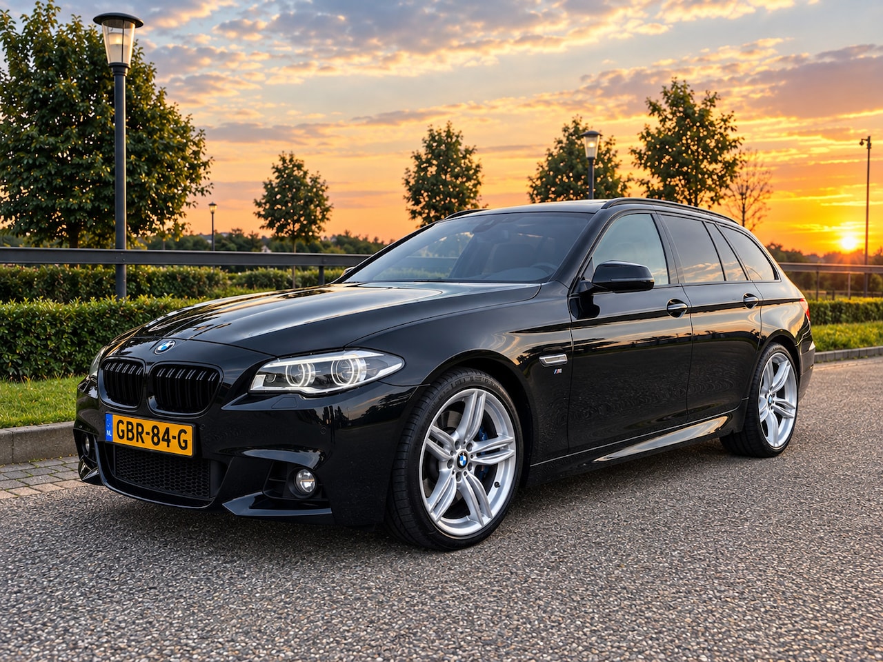 BMW 5-serie Touring - 530xd High Executive M-Sport * LED * APK * PANORAMA * - AutoWereld.nl