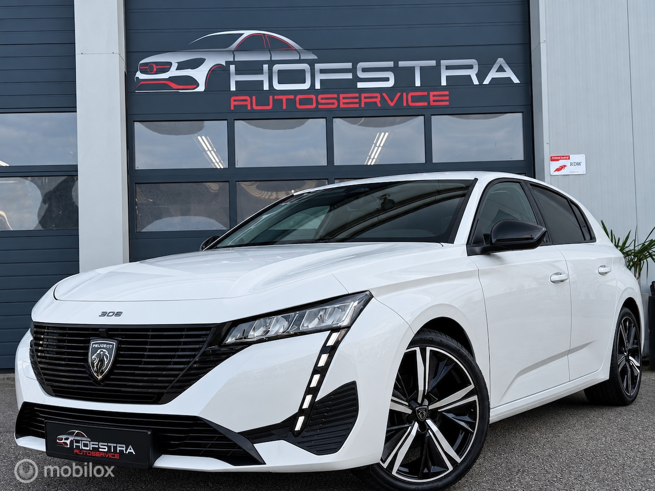 Peugeot 308 - 1.2 PureTech Stoelverw CarPlay 18-inch AGR-Stoel - AutoWereld.nl