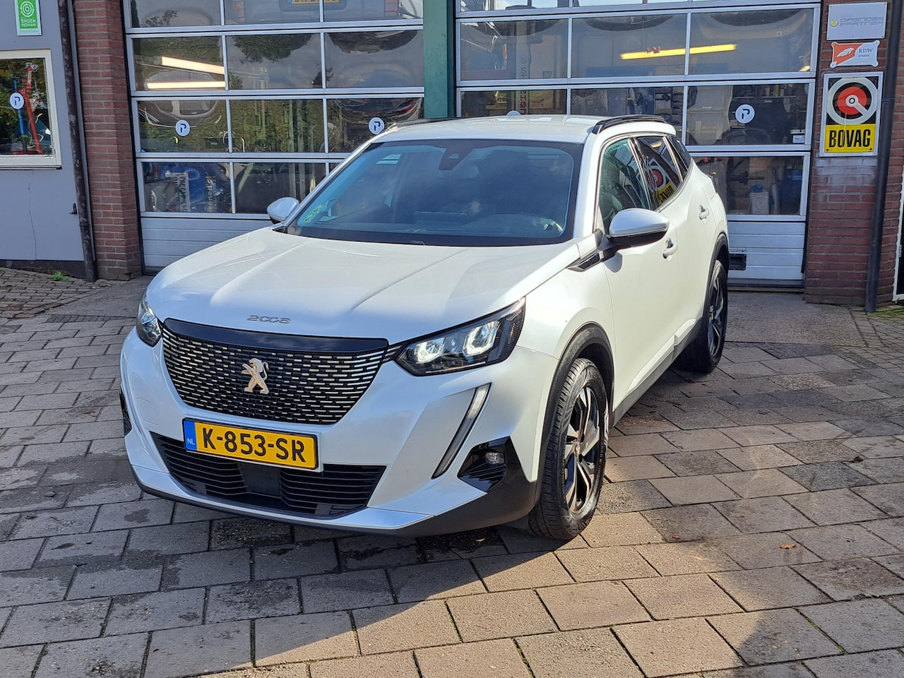 Peugeot 2008 - 1.2 PureTech Allure Pack - Trekhaak - AutoWereld.nl