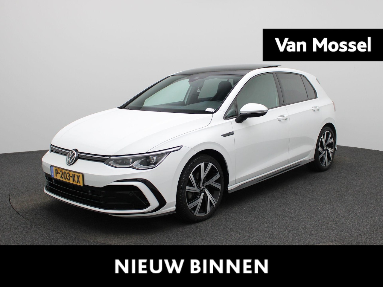 Volkswagen Golf - 1.5 eTSI R-Line | Automaat | Panoramadak | Privacy Glass | Virtual Cockpit | Camera | Stoe - AutoWereld.nl