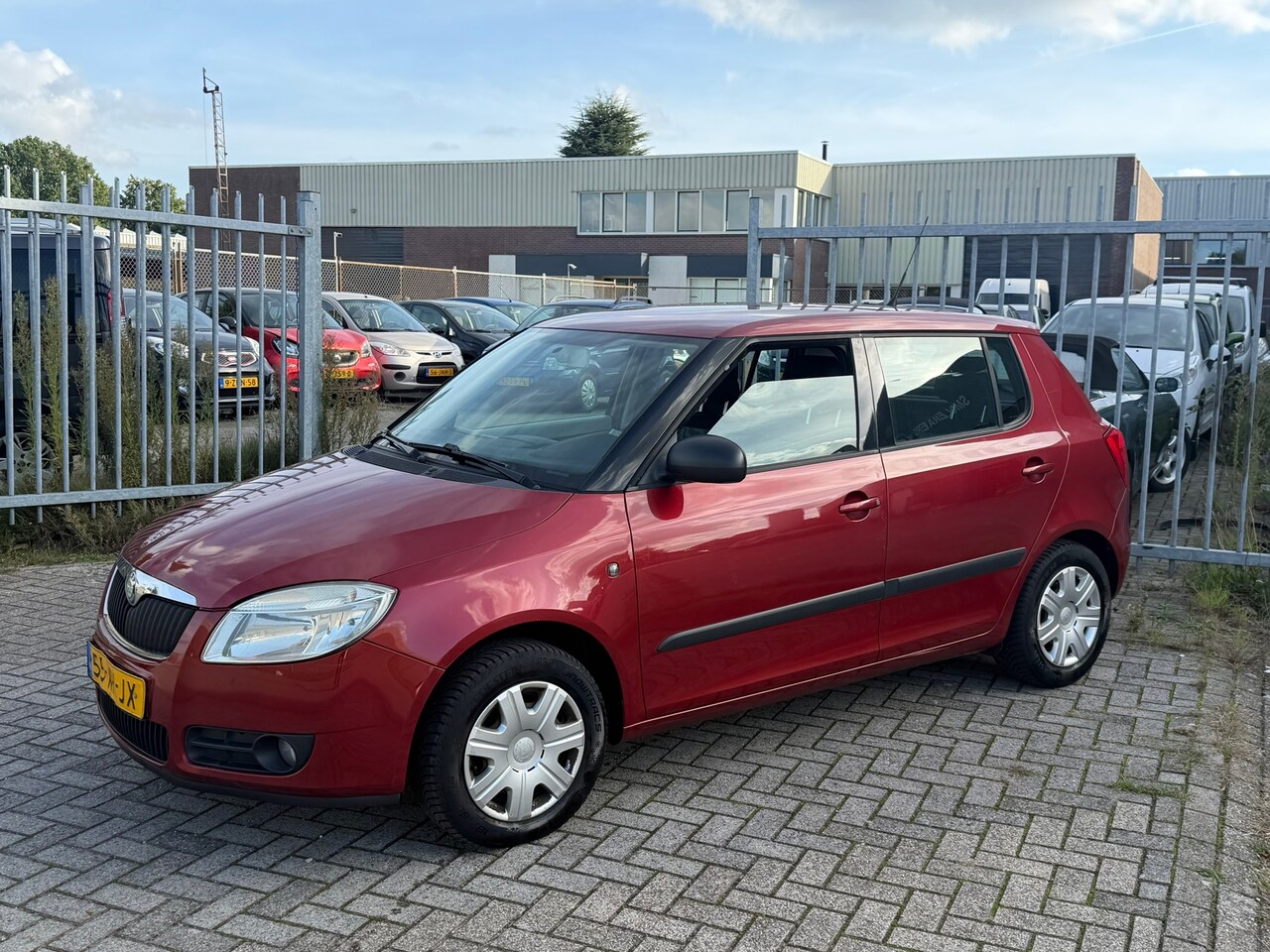 Skoda Fabia - 1.6-16V Ambiente Airco l Cruise l Trekhaak l Elek pakket! INRUIL KOOPJE! - AutoWereld.nl