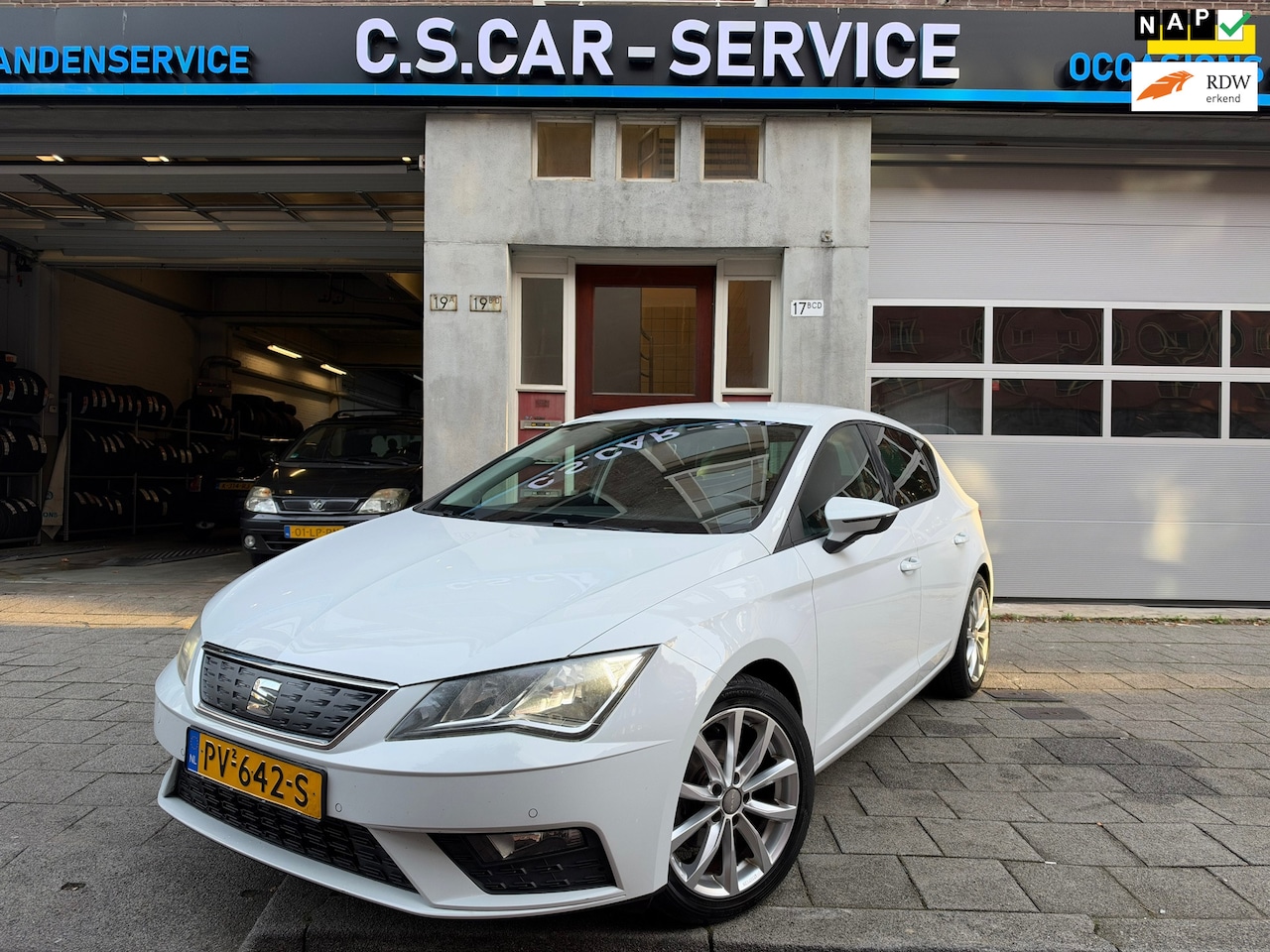 SEAT Leon - 1.0 EcoTSI Style Business Intense DSG | NAVI | CRUISE | PDC - AutoWereld.nl