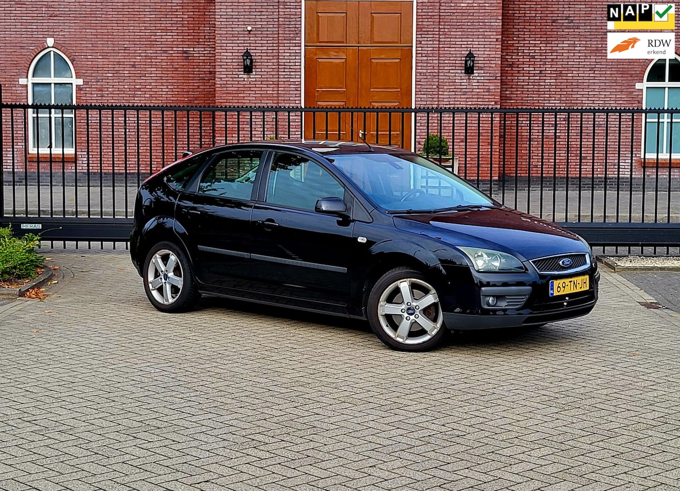 Ford Focus - 2.0-16V Rally Edition / Airco / Nap / Cruise conytol / 5 deurs / Trekhaak - AutoWereld.nl