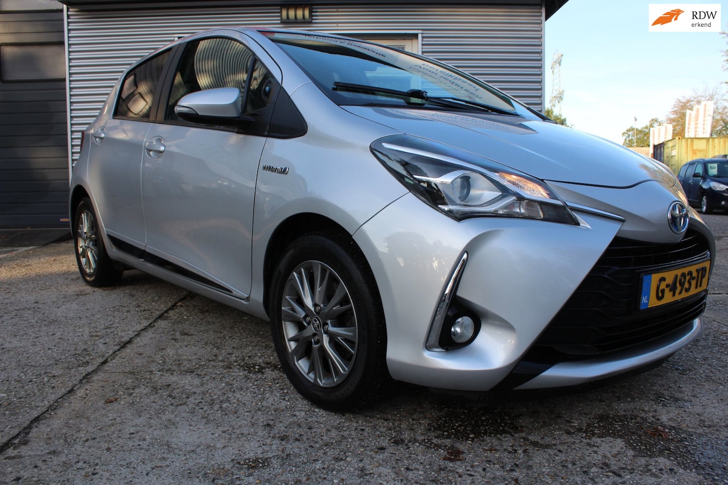 Toyota Yaris - 1.5 Hybrid Aspiration 5-deurs Automaat, netjes, zuinig. boekjes, 2x sleutel, nw apk en beu - AutoWereld.nl