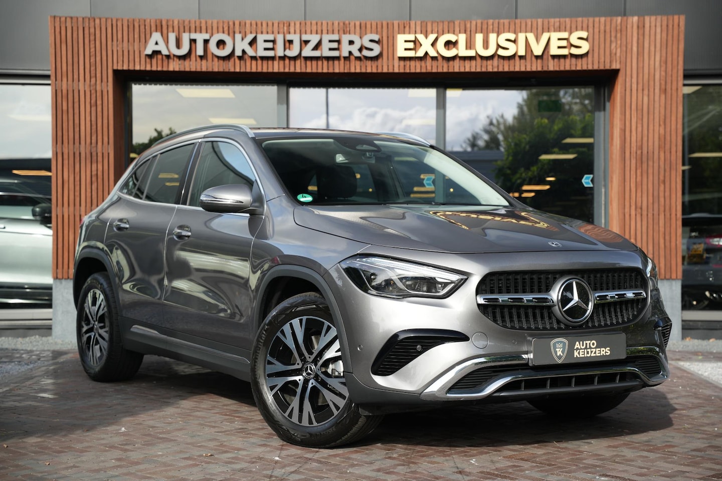 Mercedes-Benz GLA-Klasse - 180 Business Solution Stuurverwarming Multibeam LED Adapt. Cruise Trekhaak 18''LM - AutoWereld.nl