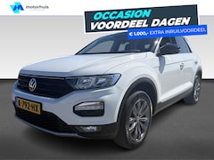 Volkswagen T-Roc - 1.5 TSI Style Business | Achteruitrijcamera | Draadloze telefoonlader | Elektrisch bedienb