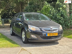 Opel Astra Sports Tourer - 1.4 Cosmo | Airco + Cruise control Nu € 2.975,