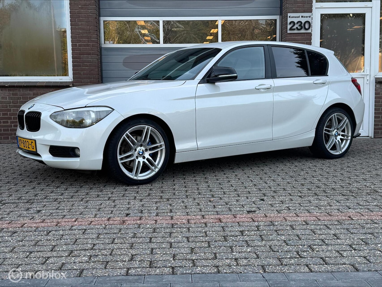 BMW 1-serie - 118i Business NAVIGATIE/STOEL.VW/MISTLAMPEN - AutoWereld.nl