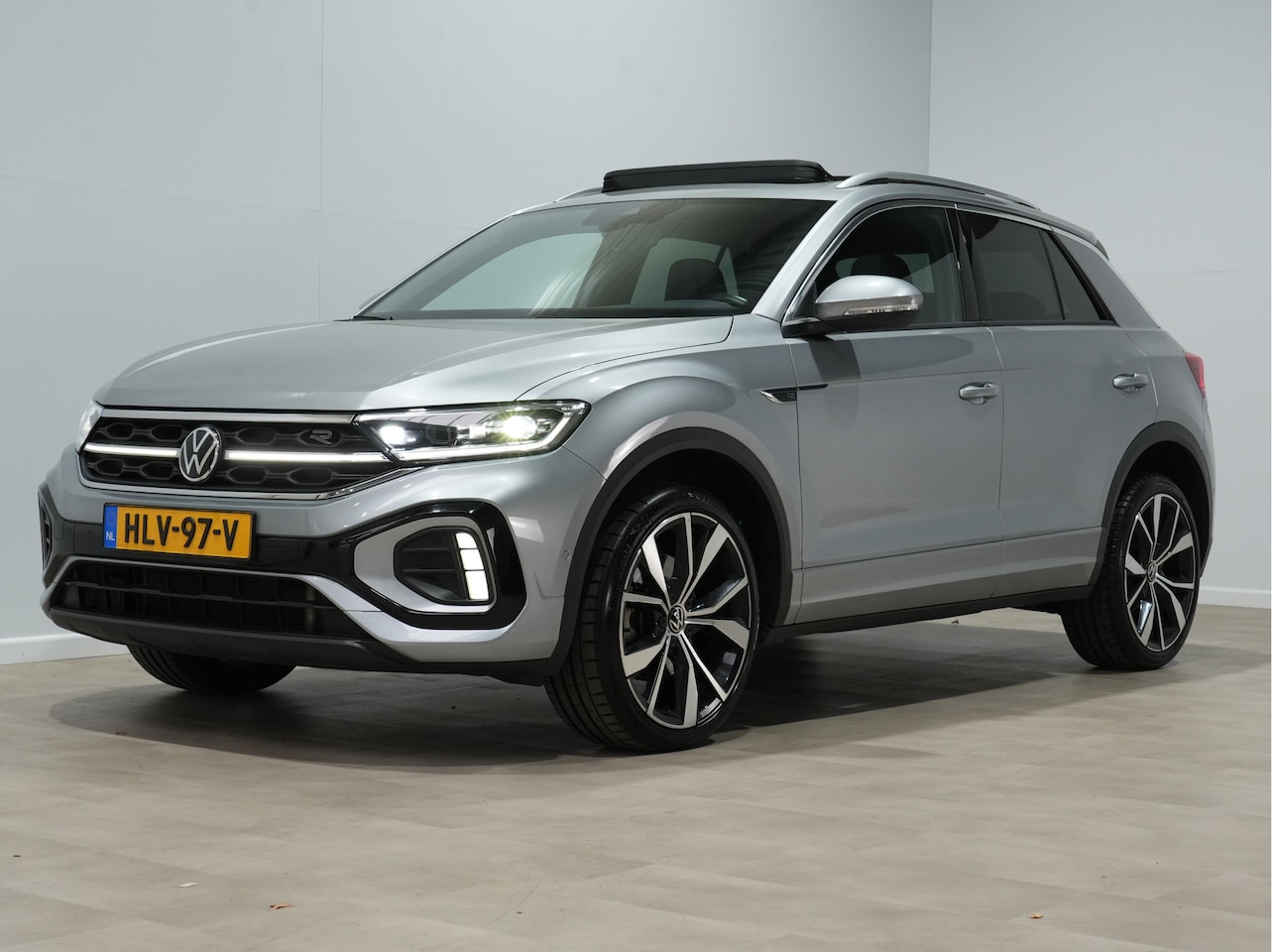Volkswagen T-Roc - 1.5 TSI R-Line Edition | IQ.Light | Panoramadak | Keyless | Full-Link 54 - AutoWereld.nl