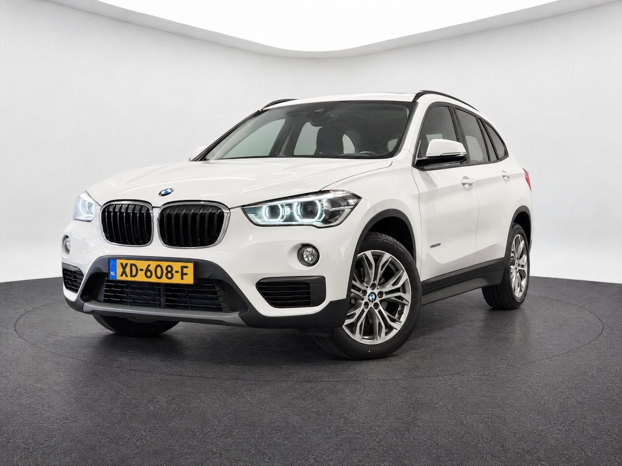 BMW X1 - SDrive18i Centennial Executive (PANO, LED, CRUISE, LM-VELG 18 INCH) - AutoWereld.nl