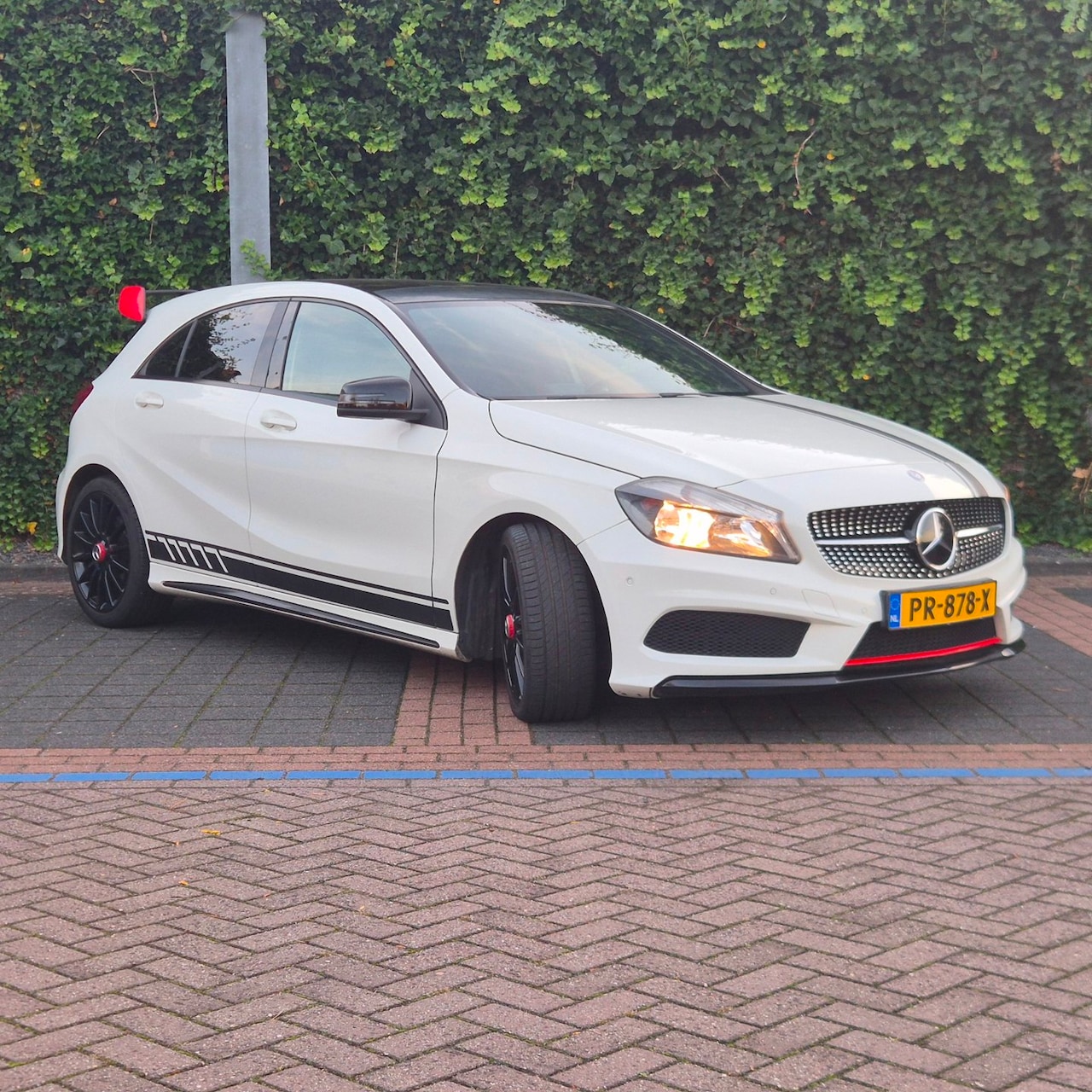 Mercedes-Benz A-klasse - 200 AMG Line 156PK | Automaat | Panorama | Camera | Stoelverwarming | Navi - AutoWereld.nl