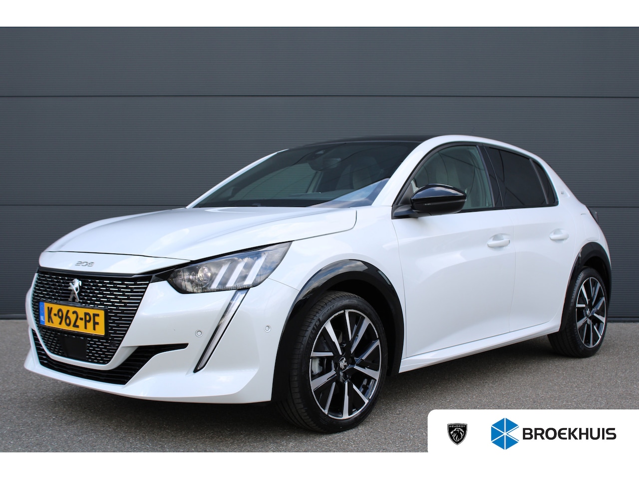 Peugeot 208 - 1.2 PureTech GT Pack | Navigatie | Camera | Panoramadak | Stoelverwarming | Apple carplay - AutoWereld.nl