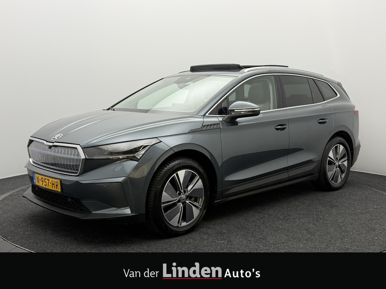Skoda Enyaq iV - 80 SOH 92,8% | Crystal Face | Panoramadak | Camera | Carplay&Android - AutoWereld.nl