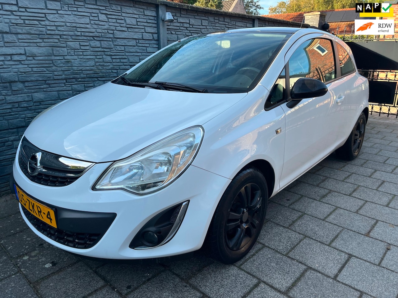 Opel Corsa - 1.2-16V Rhythm 2e eigenaar airco - AutoWereld.nl