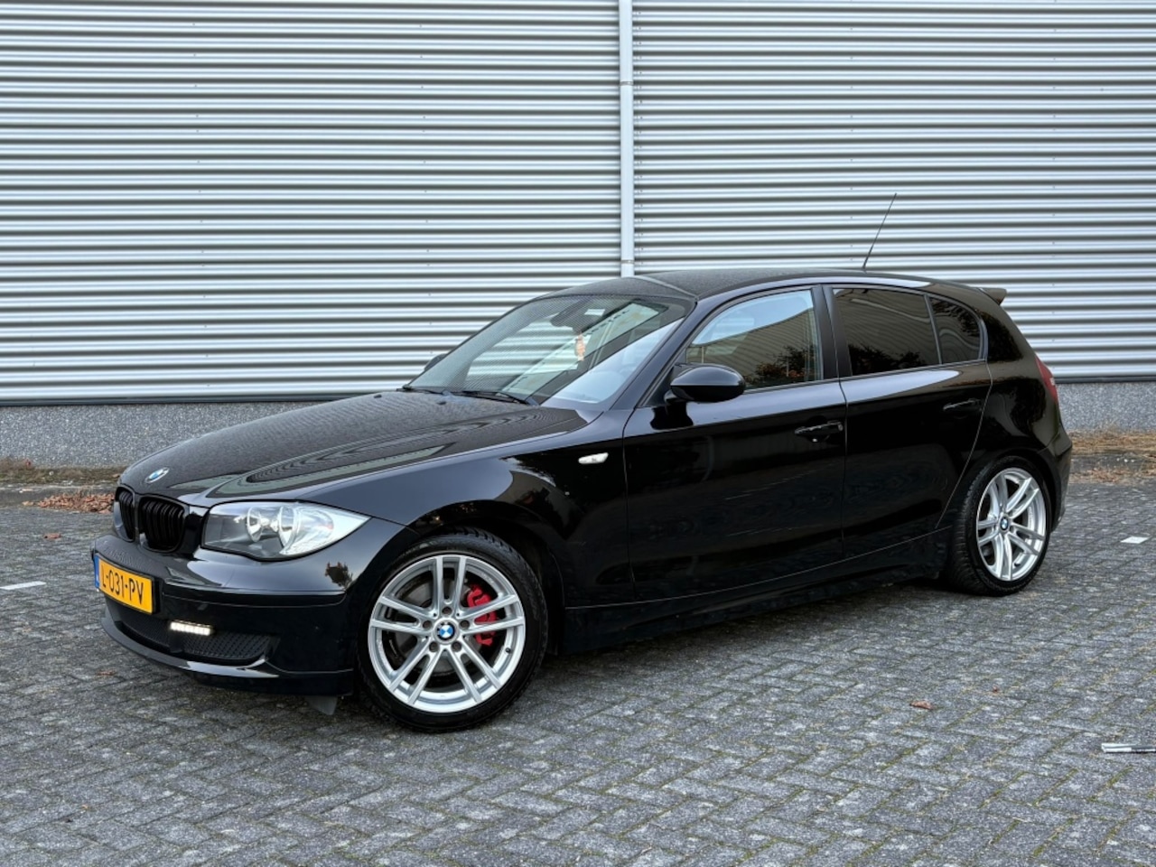 BMW 1-serie - 118i High Executive M-Pakket Carplay Stoelvw PDC APK NIEUW - AutoWereld.nl