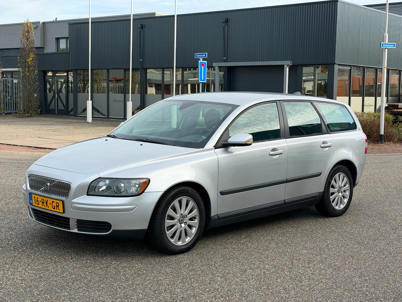 Volvo V50 - 2.4 Momentum Aut. trekhaak - AutoWereld.nl