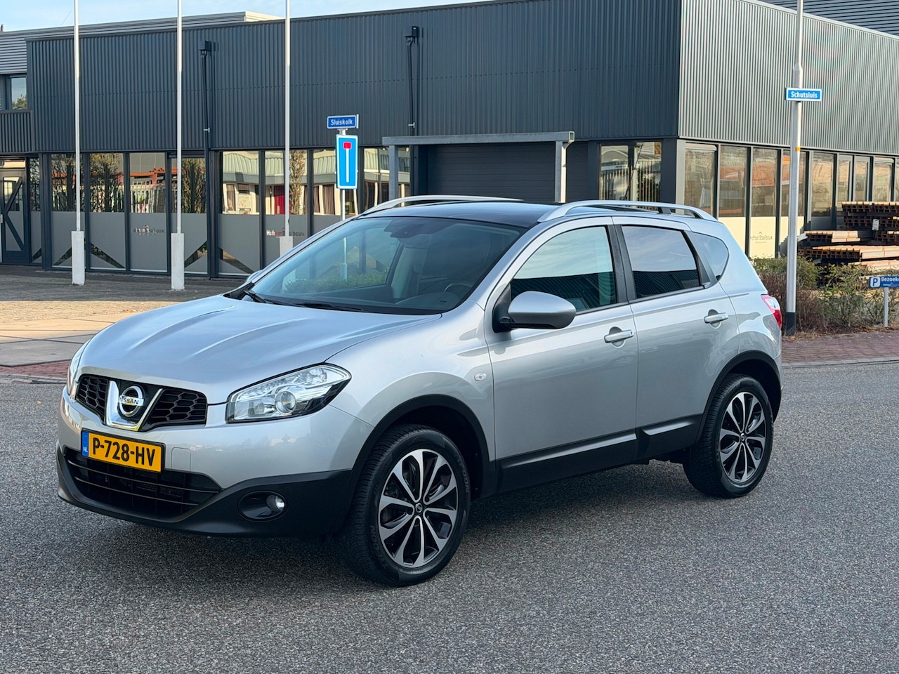Nissan Qashqai - 2.0 Connect Edition Pano Navi Trekhaak - AutoWereld.nl