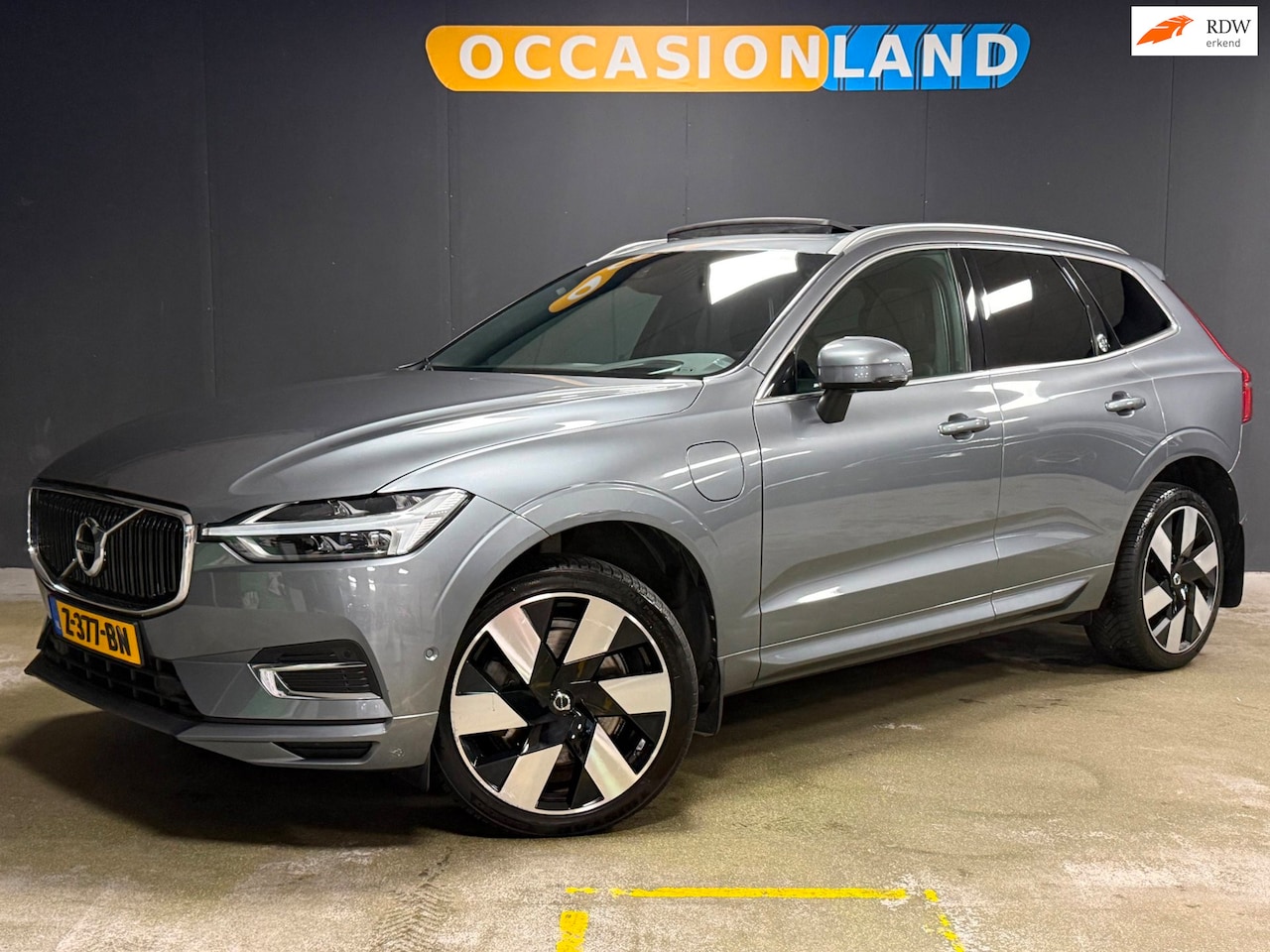 Volvo XC60 - 2.0 T8 Twin Engine AWD Momentum|PANO|HARMAN|HUD|KEYLESS|TREKHAAK|LEDER|ACC|STOELV|DODEHOEK - AutoWereld.nl