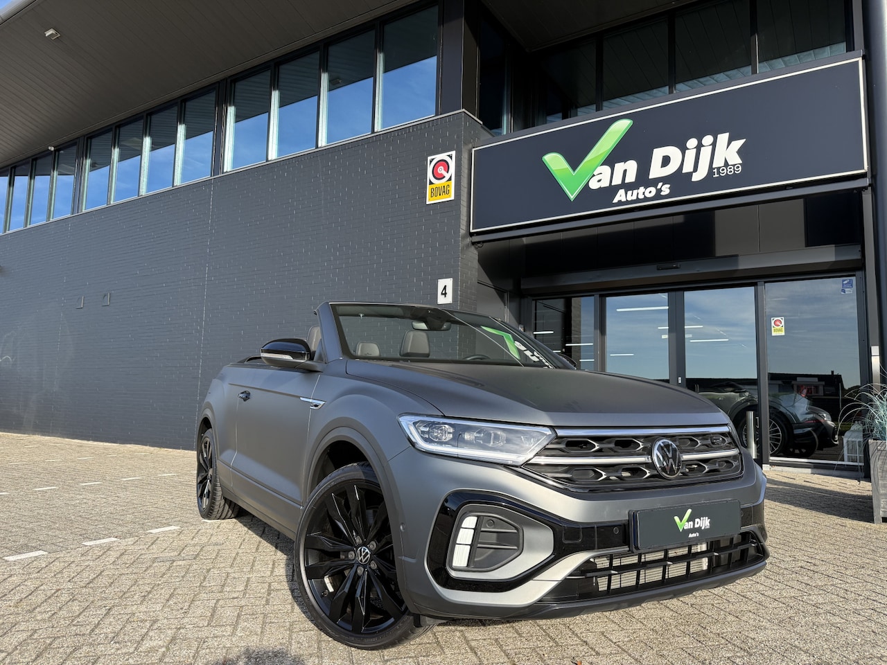 Volkswagen T-Roc Cabrio - 1.5 TSI R-Line Edition Grey Leer Navi Camera Virt.Cockp Beats Trekhaak - AutoWereld.nl