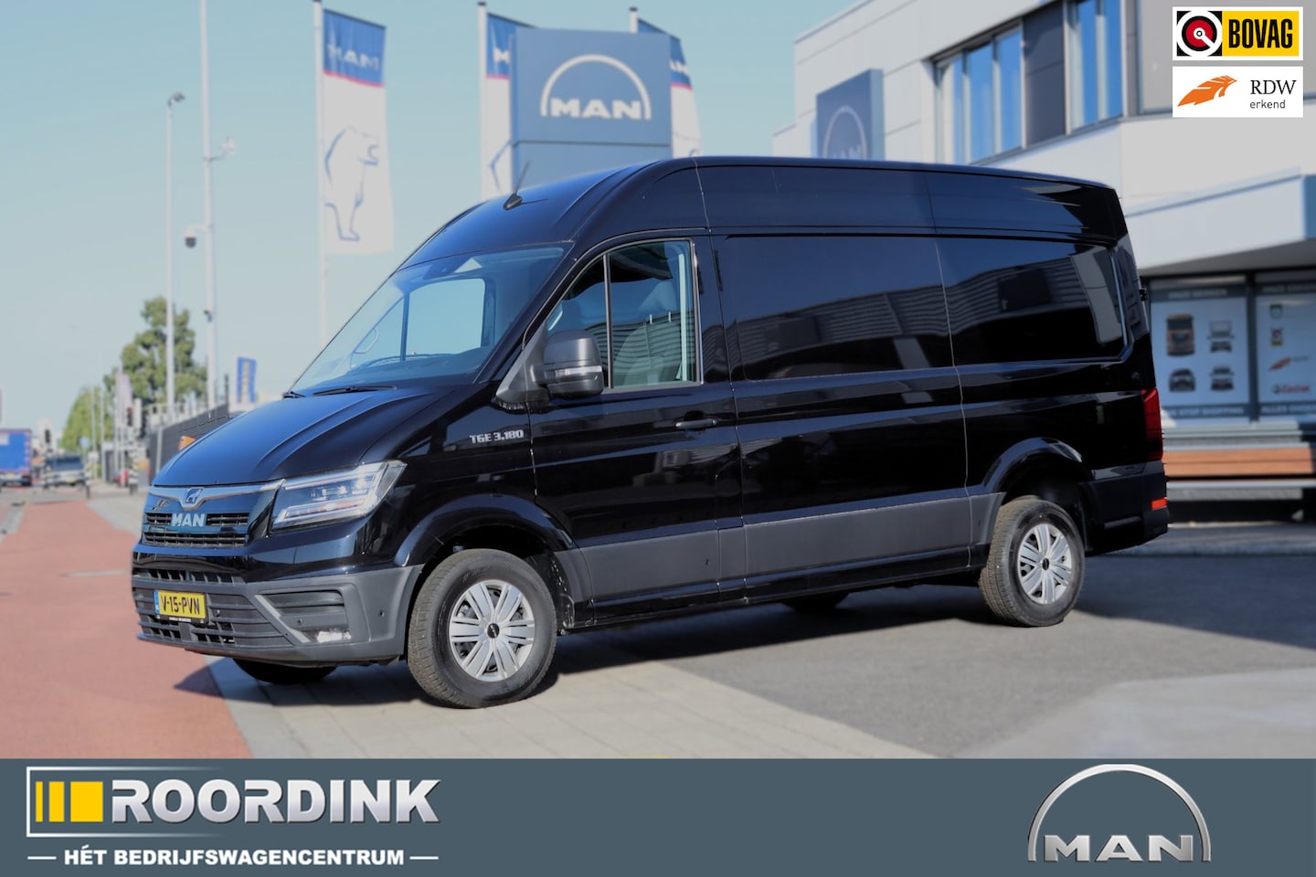 MAN TGE - 180PK Automaat, Standkachel, PDC rondom , ACC, "18 LM Zwart, Zwarte Sidebars, Betimmering, - AutoWereld.nl