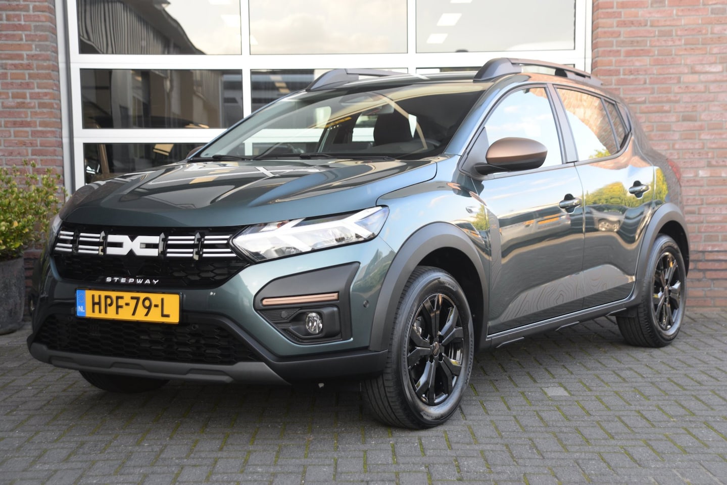 Dacia Sandero Stepway - 1.0 TCe 110 Extreme | Trekhaak | 1e Eigenaar | NAP | - AutoWereld.nl
