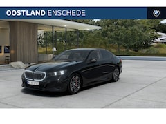 BMW i5 - eDrive40 M Sport / Trekhaak / Panoramadak / Comfort Access / Harman Kardon / Getint glas /