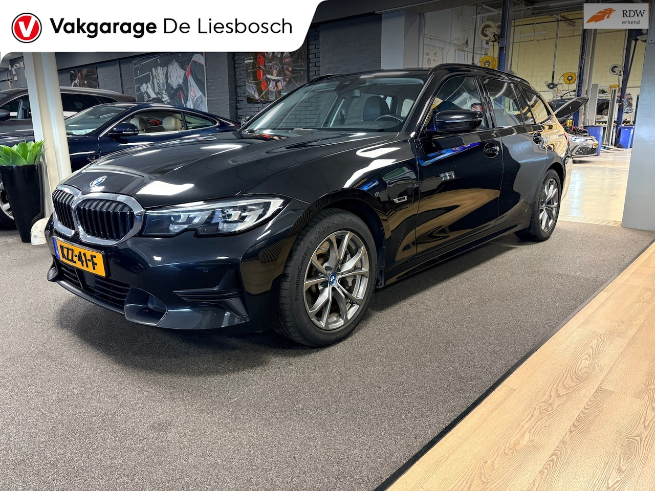 BMW 3-serie Touring - 330e Business Edition Plus / trekhaak / sportstoelen / cruise - AutoWereld.nl