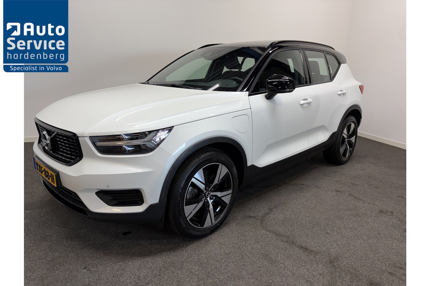 Volvo XC40 - 1.5 T5 Recharge R-Design Trekhaak 1800kg/ Sunroof/ Stuur &Stoelverw./ Camera - AutoWereld.nl