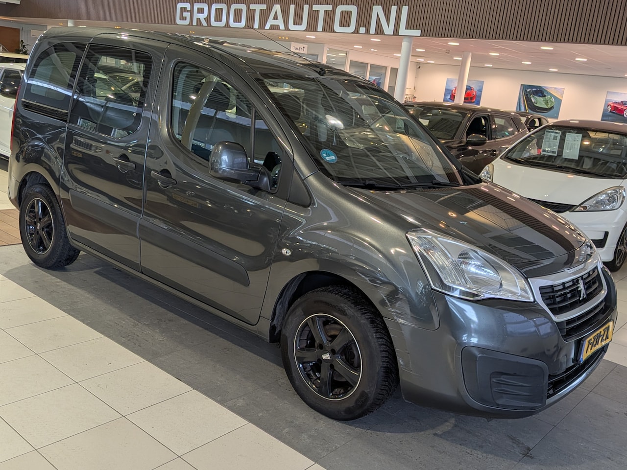 Peugeot Partner Tepee - 1.2 PureTech Active Cruise Control, Trekhaak, Airco - AutoWereld.nl