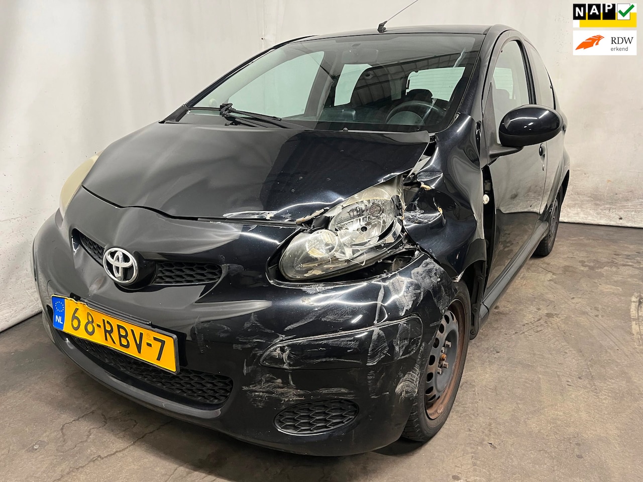 Toyota Aygo - 1.0-12V Comfort Navigator - Schade - AutoWereld.nl