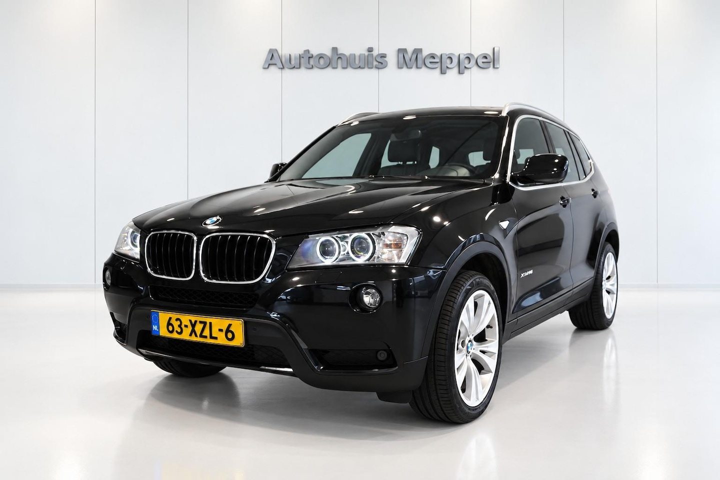 BMW X3 - XDrive 20i Automaat*Xenon*Navigatie*Trekhaak*HiFi*M-leerstuurwiel - AutoWereld.nl