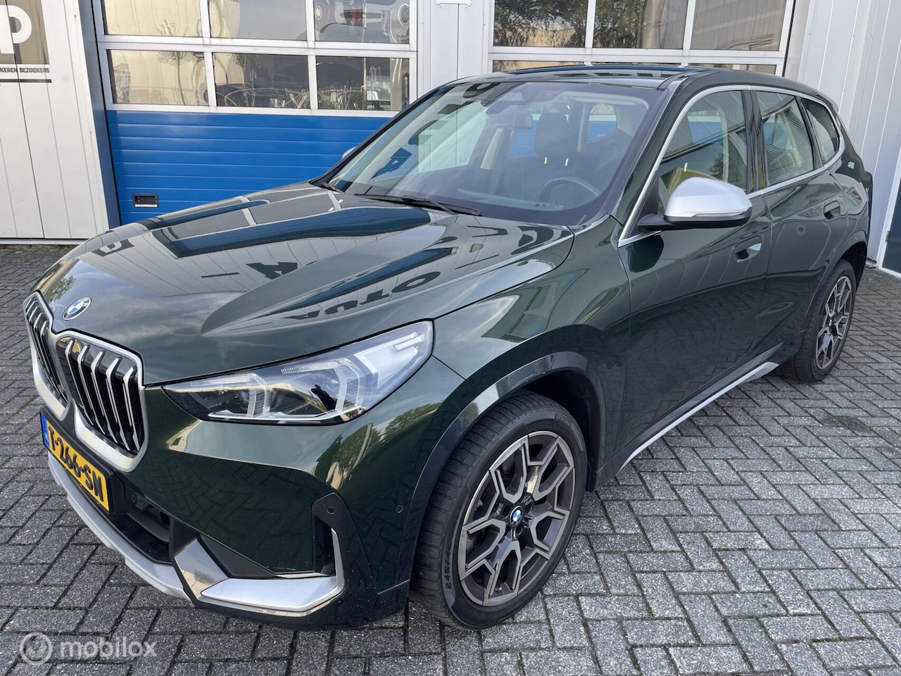 BMW X1 - sDrive20i 2023 Adaptive LED | Sportstoelen | 19' Inch - AutoWereld.nl