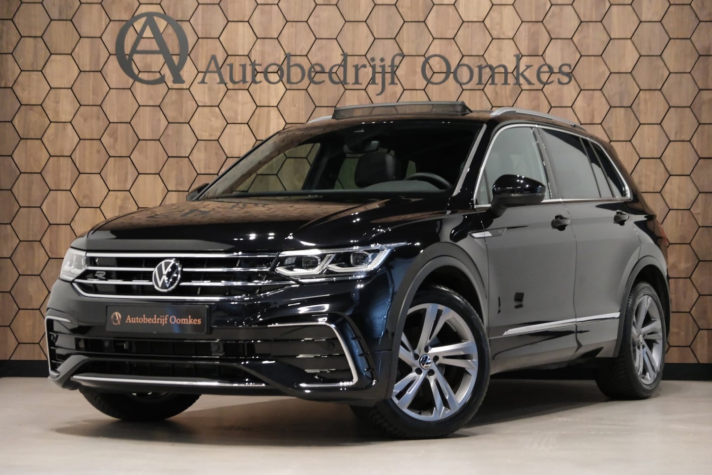 Volkswagen Tiguan - 1.5 TSI R-Line Business+ *PANORAMADAK* 43dkm!! Leder/Virtual Cockpit/Stoel+Stuurverwarming - AutoWereld.nl