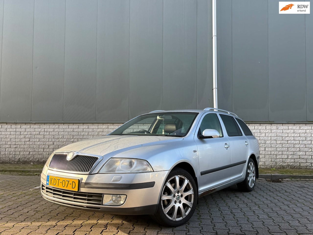 Skoda Octavia Combi - 2.0 TDI Laurin&Klement leer-xenon-clima-cruise-memory - AutoWereld.nl