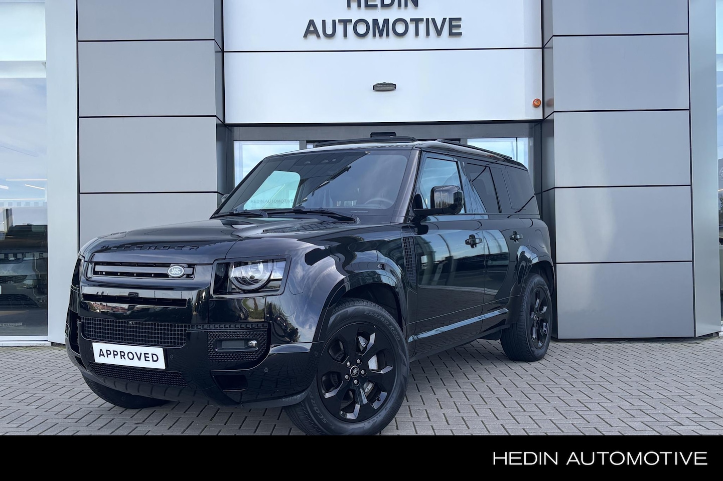 Land Rover Defender 110 - P300e X-Dynamic SE l Black Pack l Koelkast l Elektr. Trekhaak l BTW l Schuifdak - AutoWereld.nl