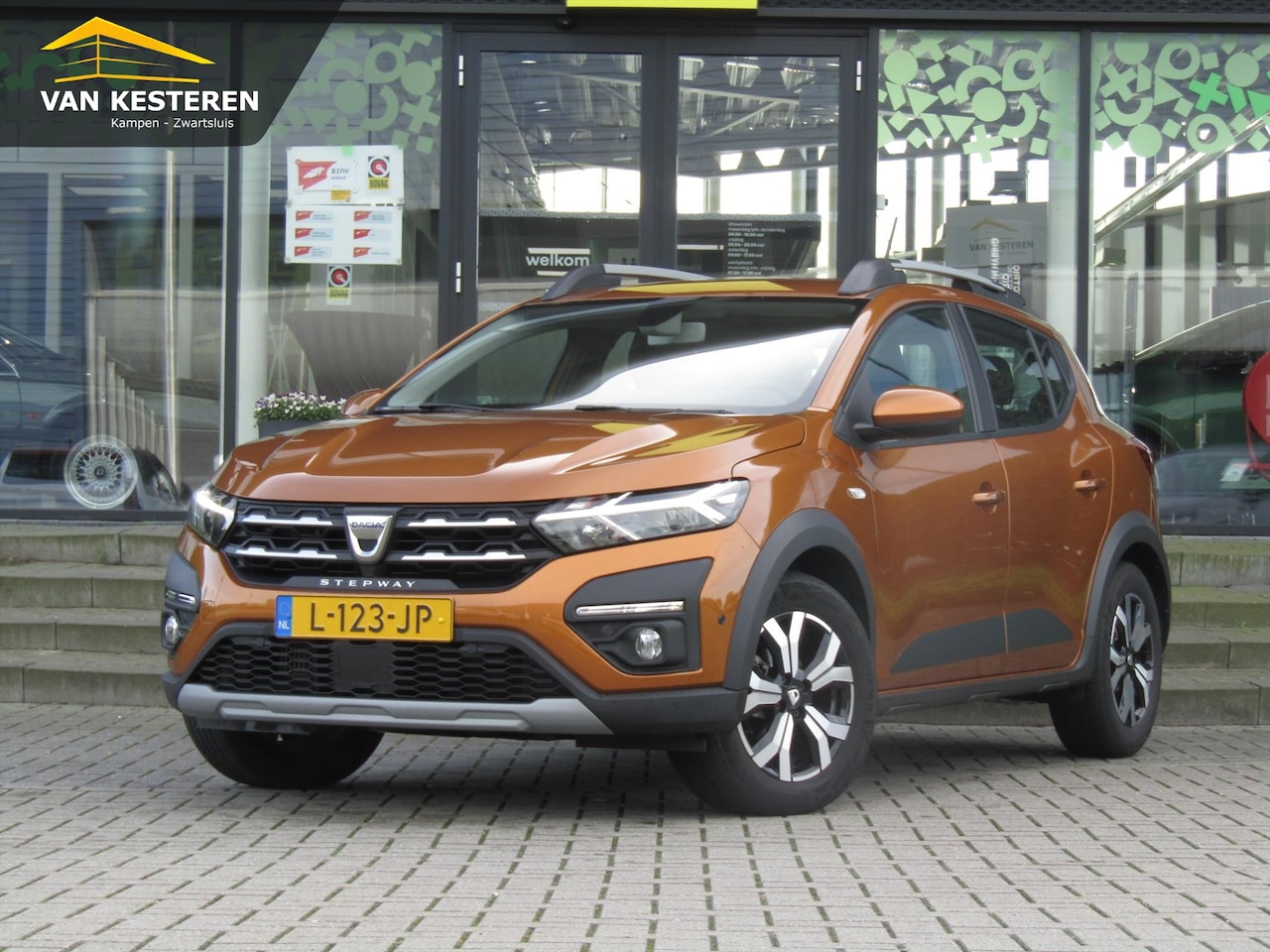 Dacia Sandero Stepway - 1.0 TCe 110pk GPF Comfort / Trekhaak / Camera / Blindspotwarning / Compleet dealer O.H. NL - AutoWereld.nl