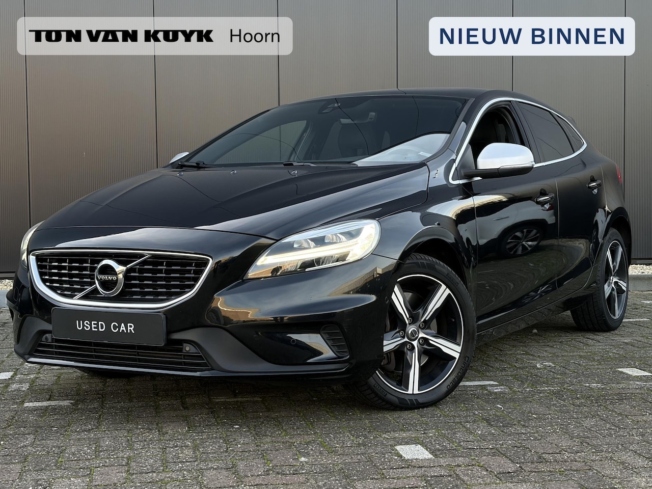 Volvo V40 - 1.5 T3 Polar+ Sport Panorama dak / parkeersensoren en camera achter / Harman Kardon Audio - AutoWereld.nl