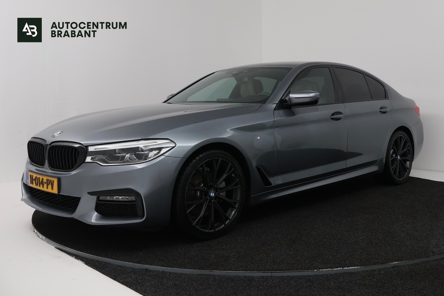 BMW 5-serie - 520i High Executive Edition (STOELVERWARMING, H/K AUDIO, ELEKTR STOELEN, SFEERVERLICHTING) - AutoWereld.nl